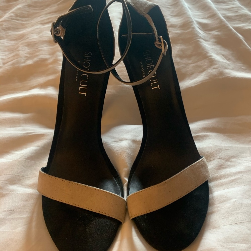 Two-Tone Heels!